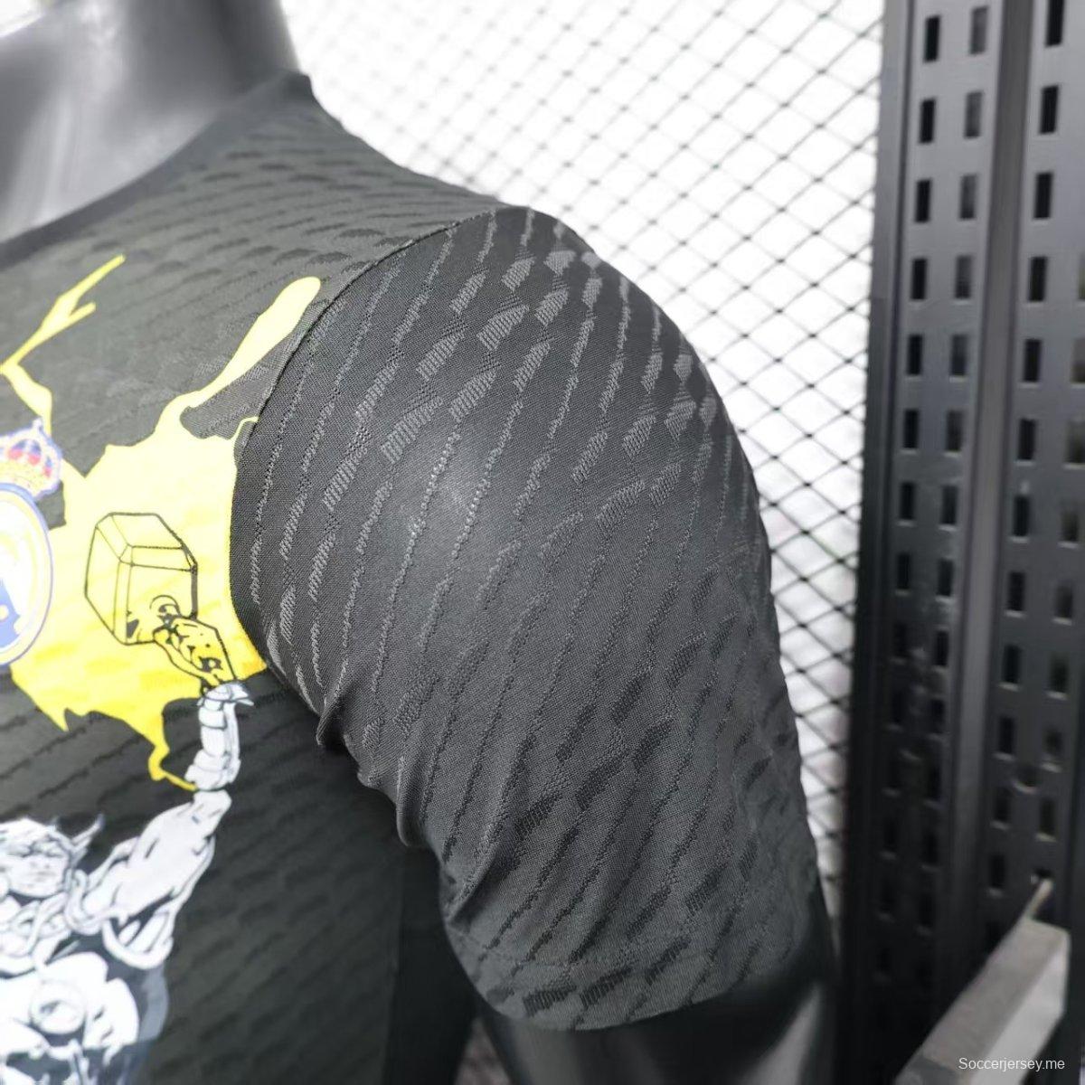 إصدار اللاعب 25/26 ريال مدريد × أفينجرز جرافيك قميص أسود اللون أسود اللون