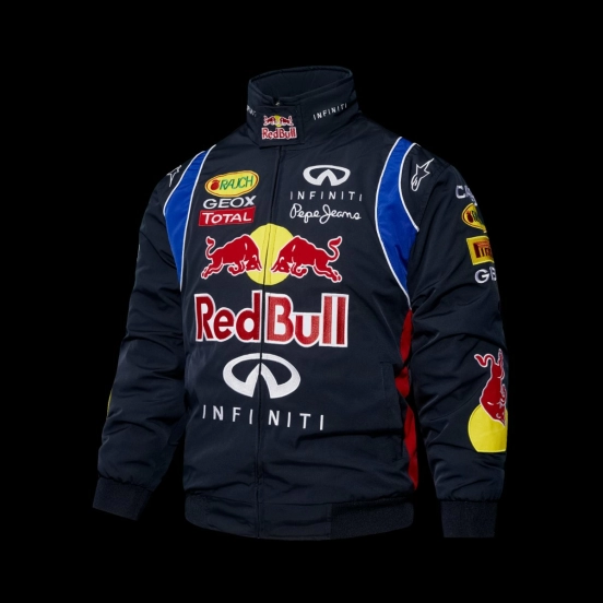 2026 سترة زرقاء داكنة لفريق Red Bull Infiniti F1 Racing Team مع شعارات متعددة للرعاة وتفاصيل زرقاء