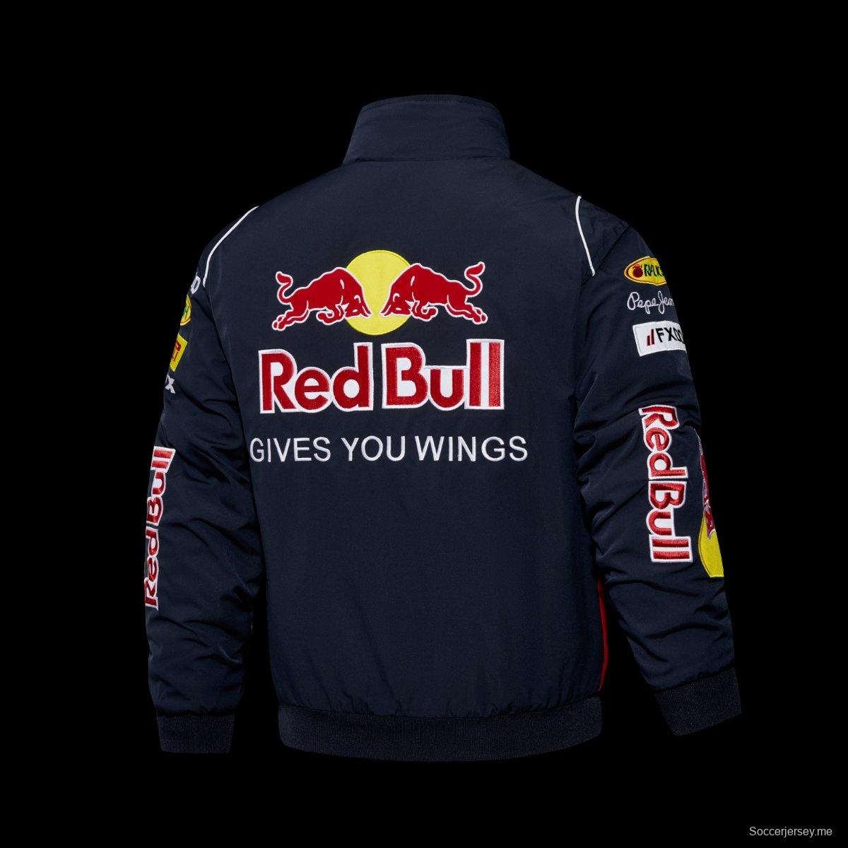 2026 سترة زرقاء داكنة لفريق Red Bull Infiniti F1 Racing Team مع شعارات متعددة للرعاة وتفاصيل زرقاء