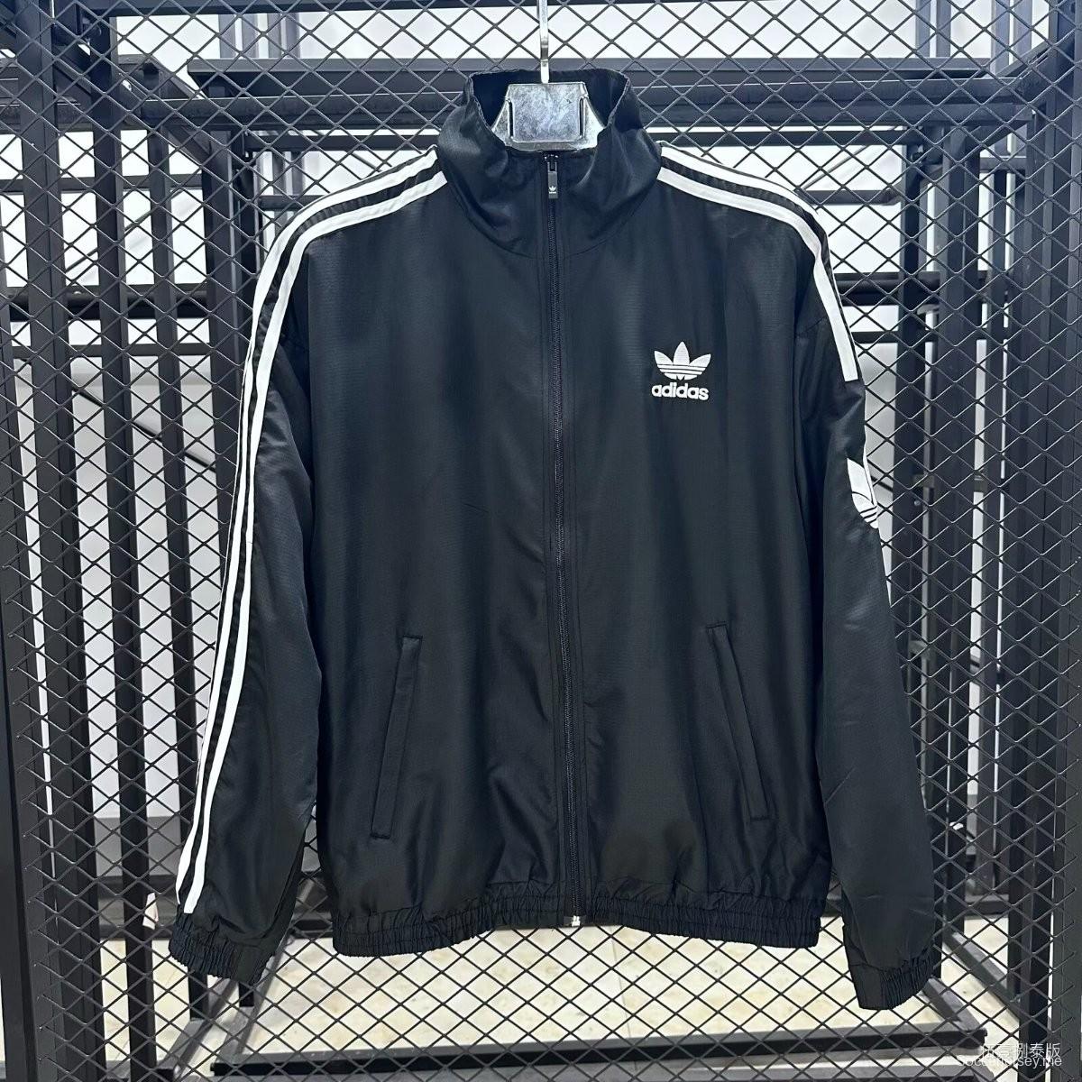2026 سترة واقية من الرياح من Adidas Navy بسحاب كامل