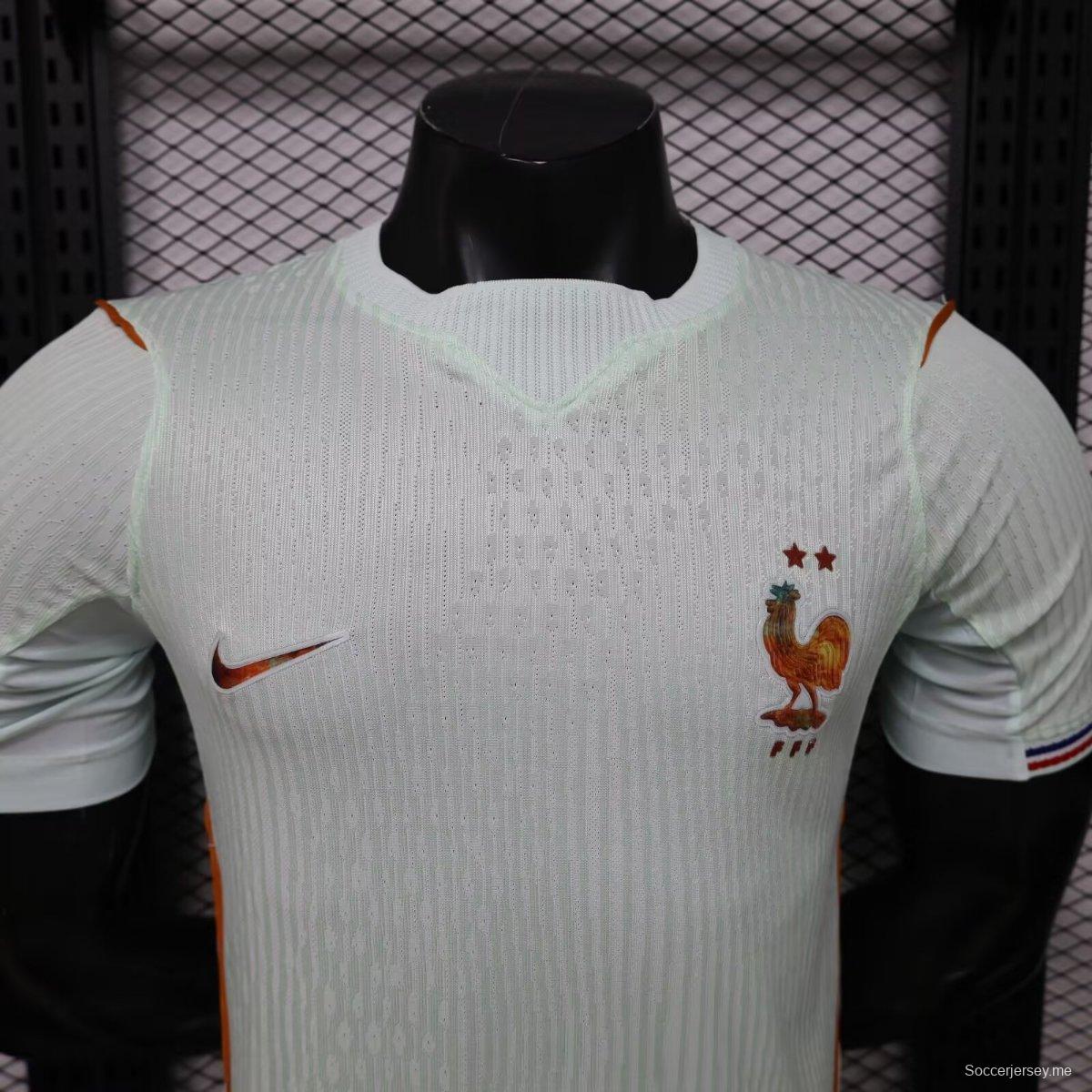 قميص المنتخب الفرنسي خارج أرضه في كأس العالم 2026، نسخة اللاعبين