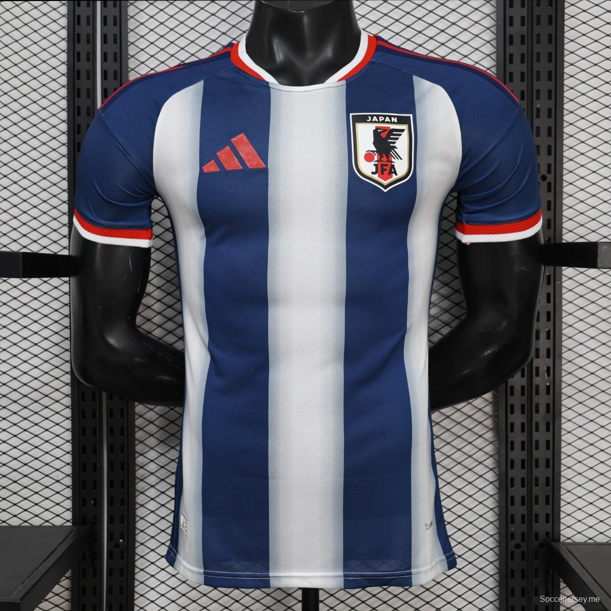 قميص خاص للاعب، إصدار 2026، باللونين الأزرق الداكن والأبيض