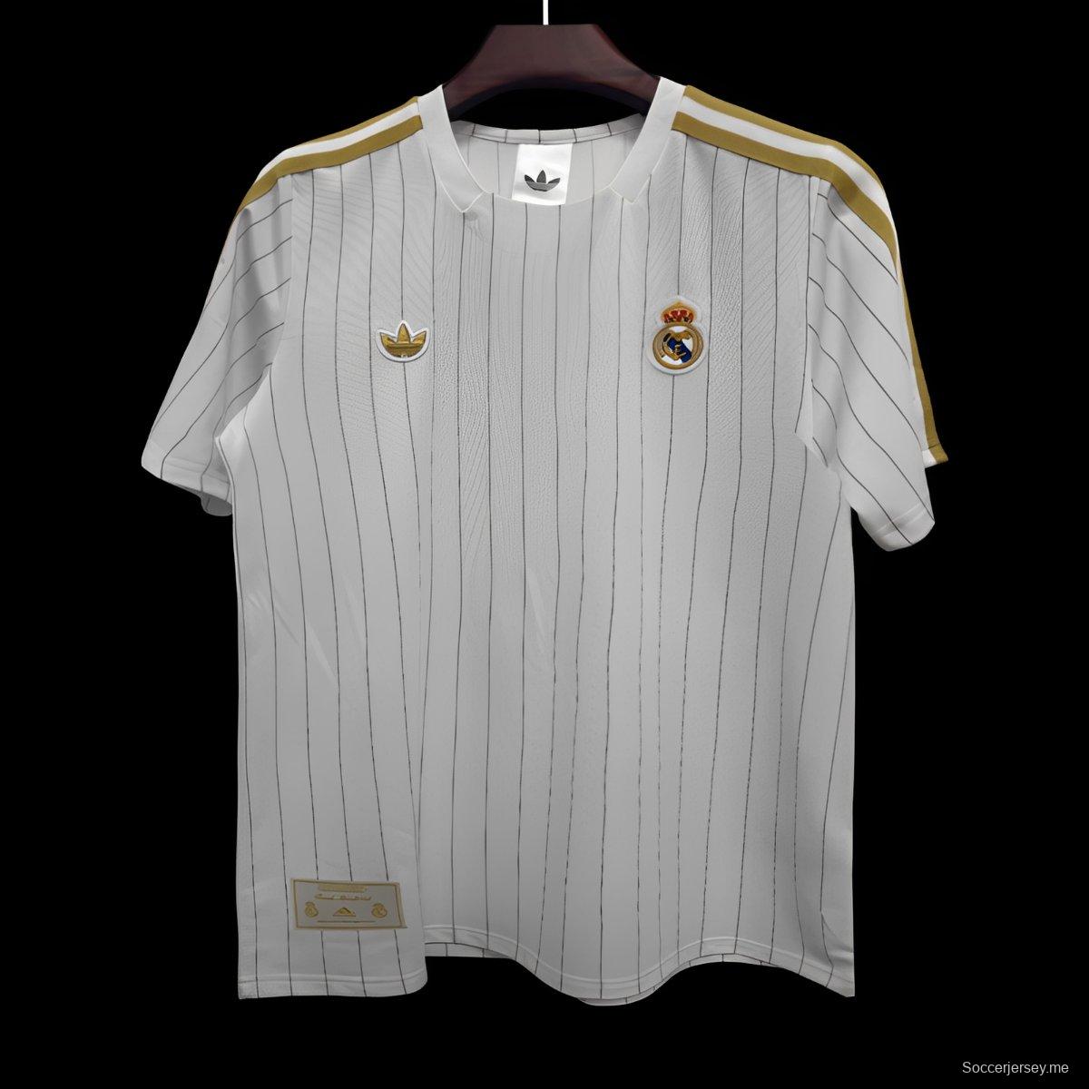 قميص ريال مدريد 2026 من أديداس طراز Terrace Icons باللونين الأبيض والذهبي