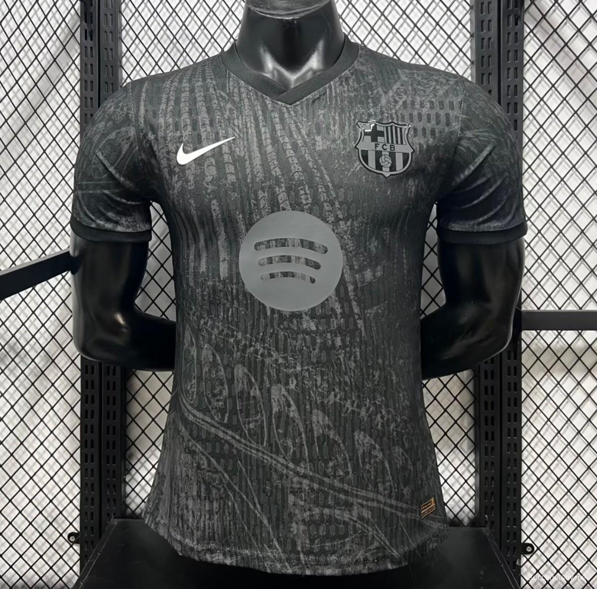 قميص كرة القدم الخاص بنادي برشلونة، إصدار خاص باللون الأسود، موسم 2025/2026