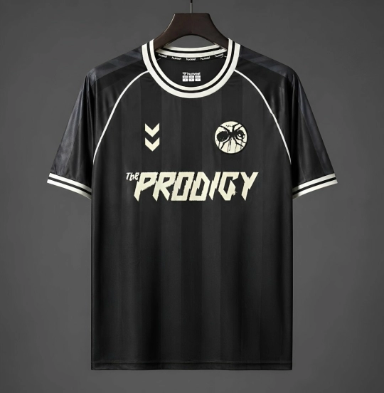 26/27 قميص كرة القدم من The Prodigy × Hummel، إصدار محدود، باللونين الأسود والأبيض